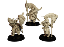 Load image into Gallery viewer, Dwarf Commander