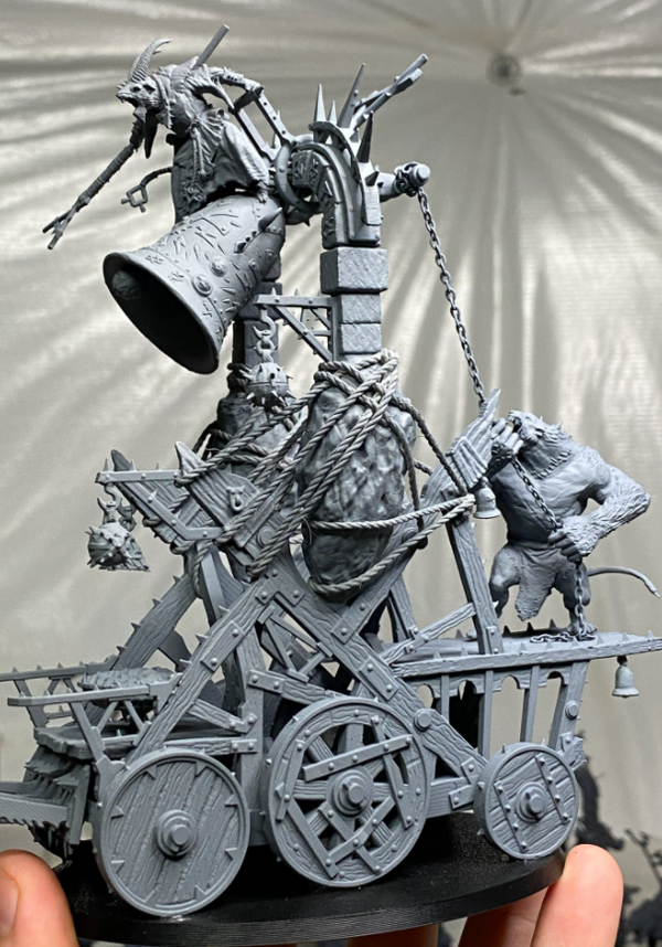 Howling Bell and its servants